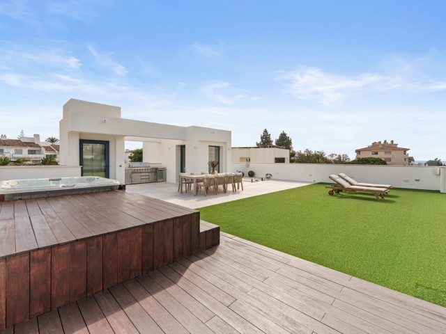 5 Bedrooms Villa in Nueva Andalucía
