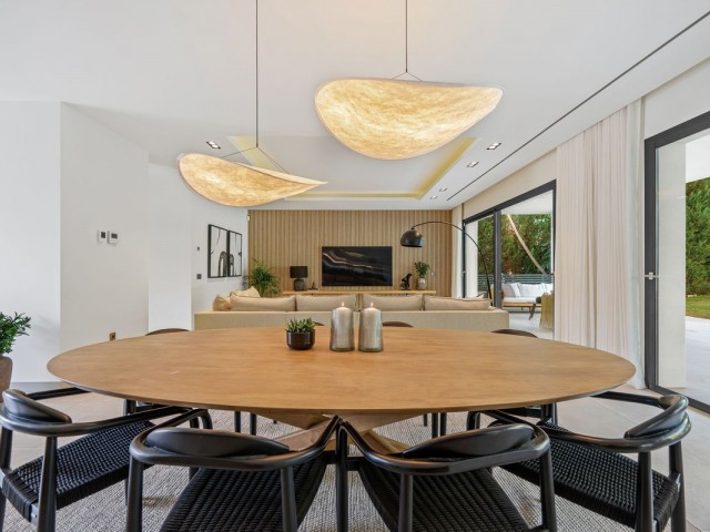 5 Bedrooms Villa in Nueva Andalucía