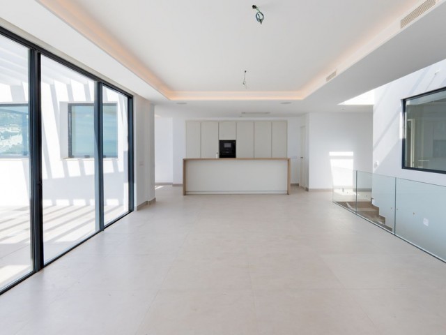 4 Bedrooms Villa in Benalmadena