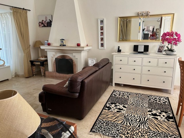 Maison mitoyenne avec 3 Chambres  à Elviria