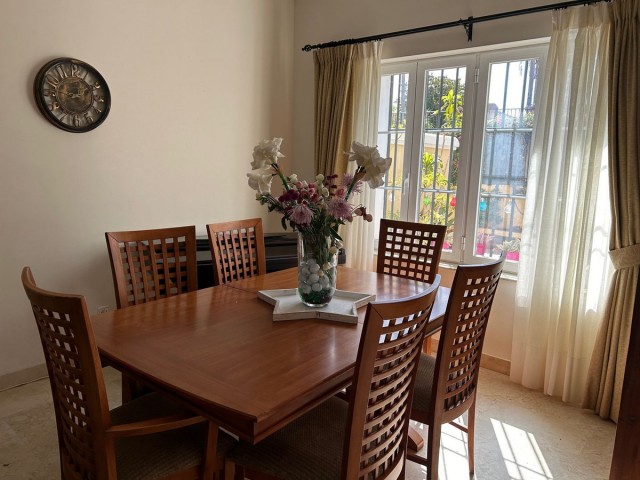 Maison mitoyenne avec 3 Chambres  à Elviria