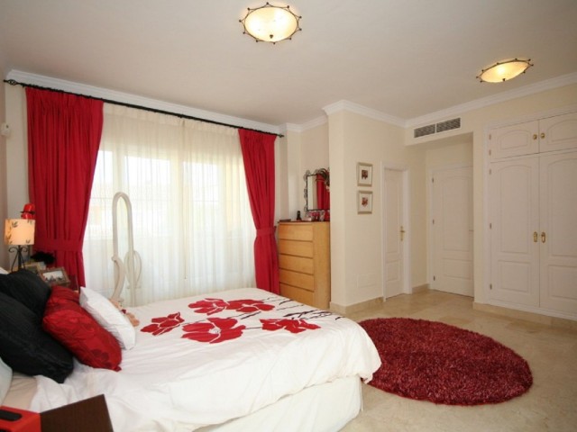 Maison mitoyenne avec 3 Chambres  à Elviria