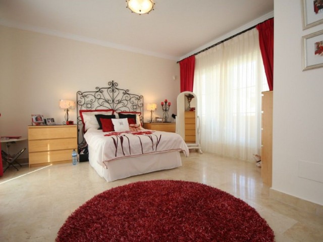 Maison mitoyenne avec 3 Chambres  à Elviria