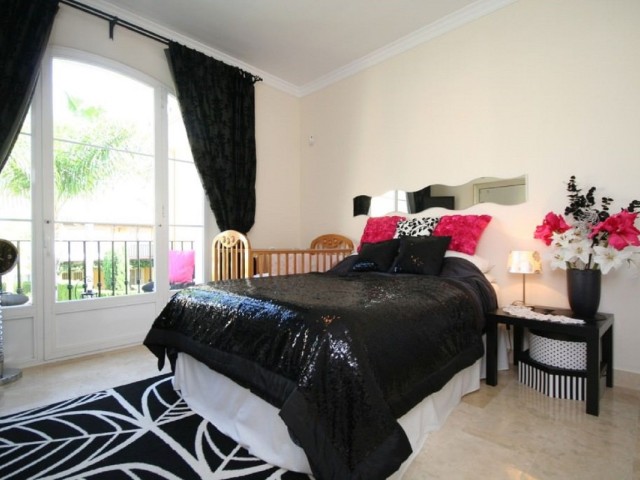 Maison mitoyenne avec 3 Chambres  à Elviria