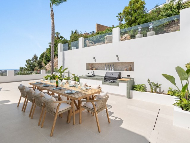 Villa avec 5 Chambres  à Nueva Andalucía