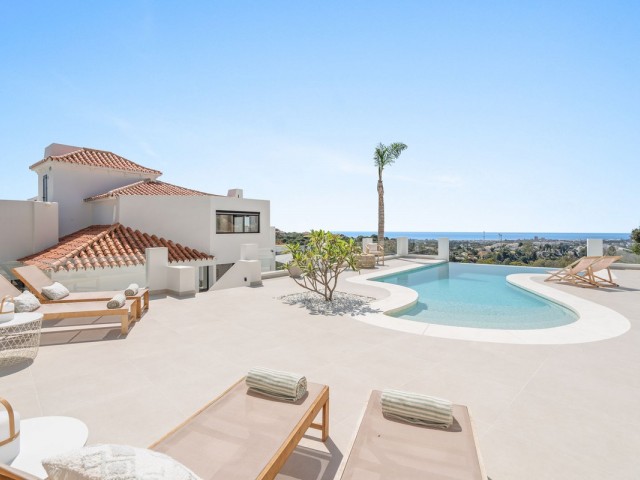 Villa avec 5 Chambres  à Nueva Andalucía