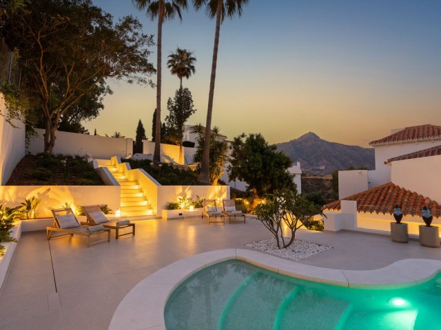 Villa con 5 Dormitorios  en Nueva Andalucía