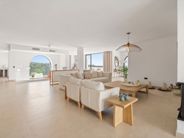 Villa con 5 Dormitorios  en Nueva Andalucía