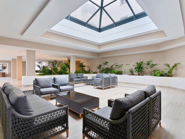 4 Bedrooms Apartment in Nueva Andalucía