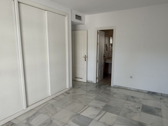 Appartement avec 3 Chambres  à Nueva Andalucía
