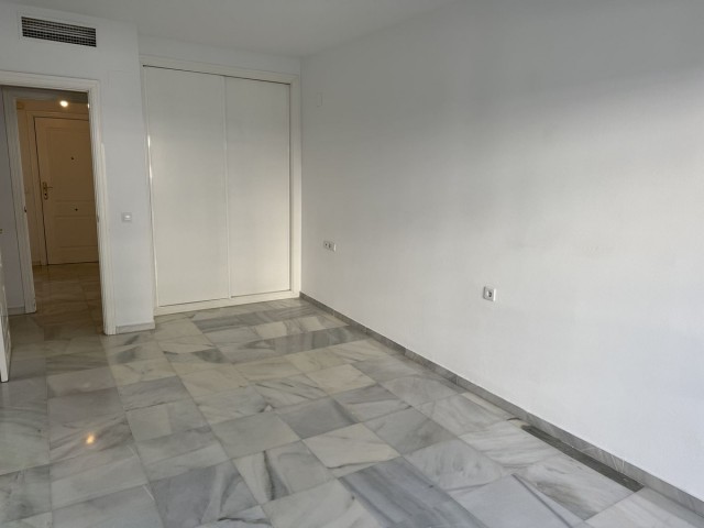 Appartement avec 3 Chambres  à Nueva Andalucía