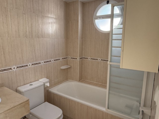 Appartement avec 3 Chambres  à Nueva Andalucía