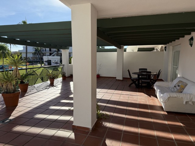 Appartement avec 3 Chambres  à Nueva Andalucía