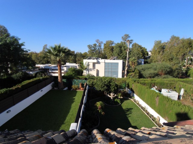 5 Bedrooms Townhouse in Estepona