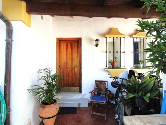5 Bedrooms Townhouse in Estepona