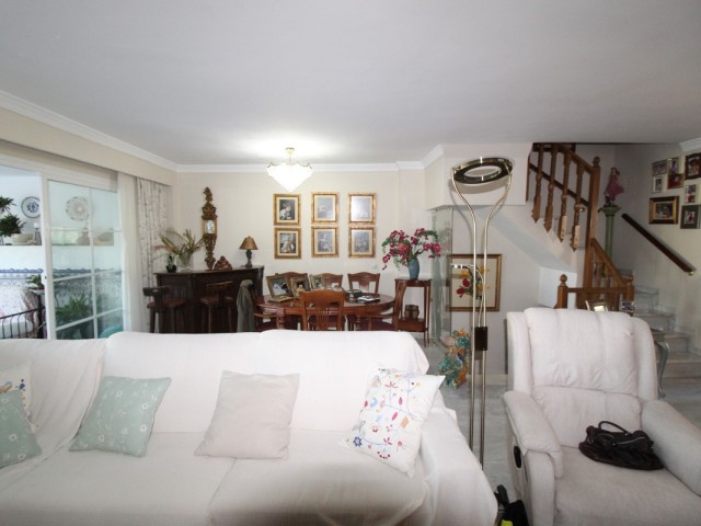 5 Bedrooms Townhouse in Estepona