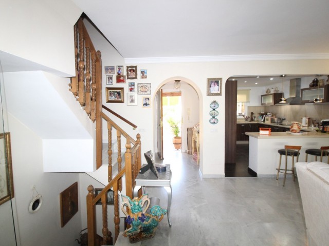 5 Bedrooms Townhouse in Estepona