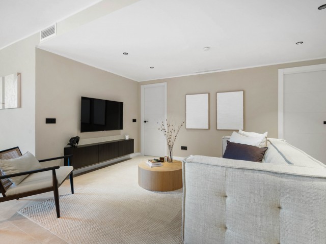 4 Bedrooms Apartment in Nueva Andalucía