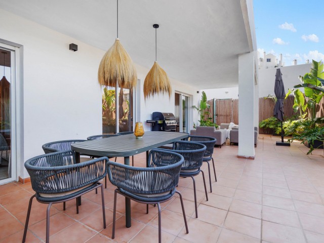 4 Bedrooms Apartment in Nueva Andalucía