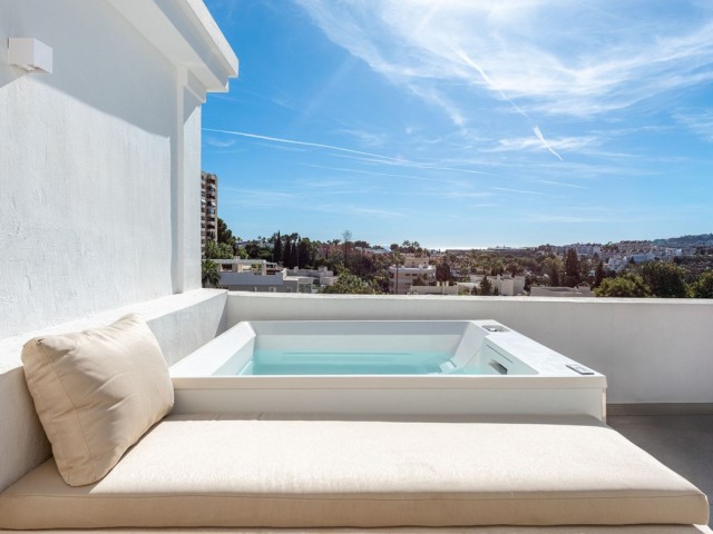 4 Bedrooms Townhouse in Nueva Andalucía