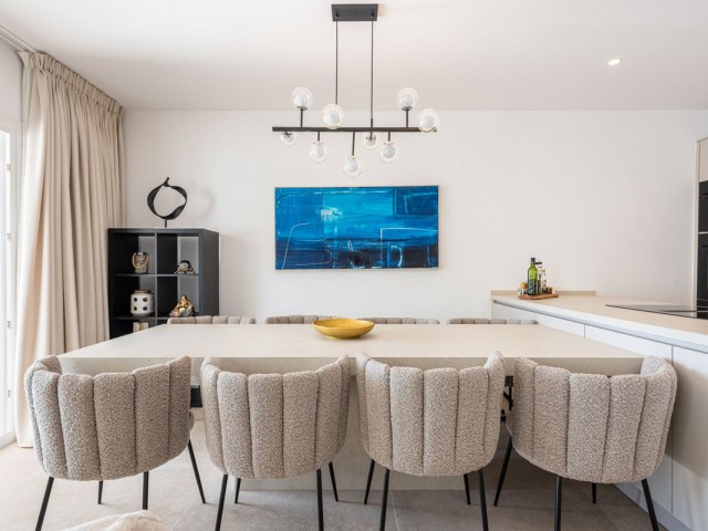 4 Schlafzimmer Reihenhaus in Nueva Andalucía