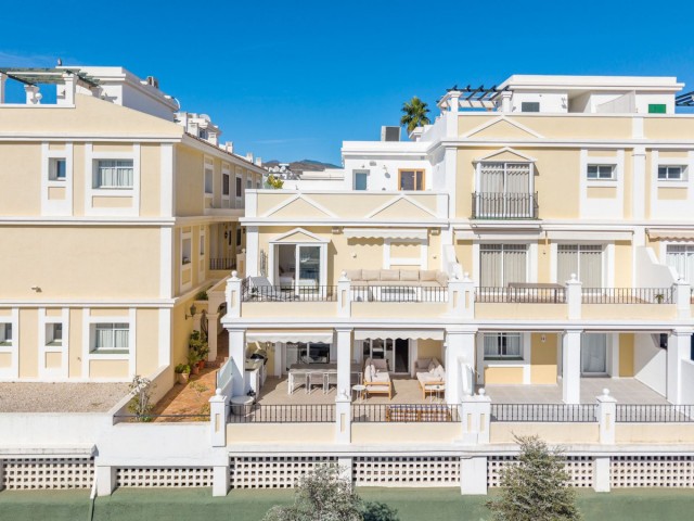 4 Schlafzimmer Reihenhaus in Nueva Andalucía