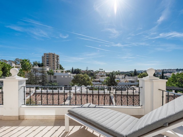 4 Schlafzimmer Reihenhaus in Nueva Andalucía