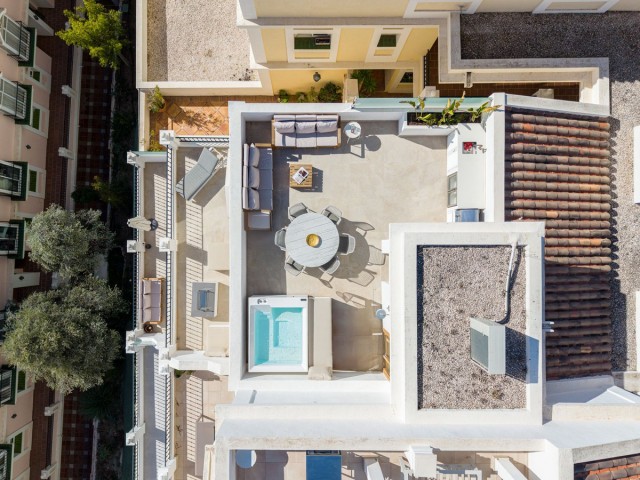 4 Schlafzimmer Reihenhaus in Nueva Andalucía