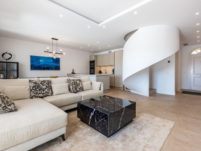 4 Schlafzimmer Reihenhaus in Nueva Andalucía