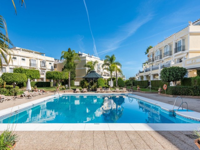 4 Schlafzimmer Reihenhaus in Nueva Andalucía