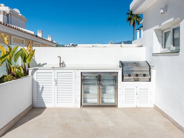 4 Schlafzimmer Reihenhaus in Nueva Andalucía