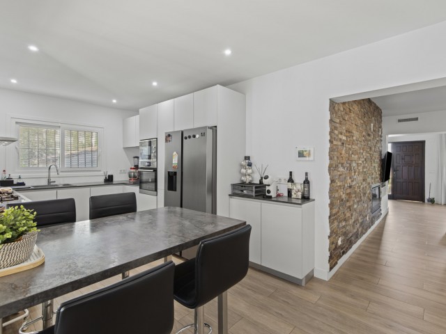 4 Bedrooms Villa in Guadalmina Alta