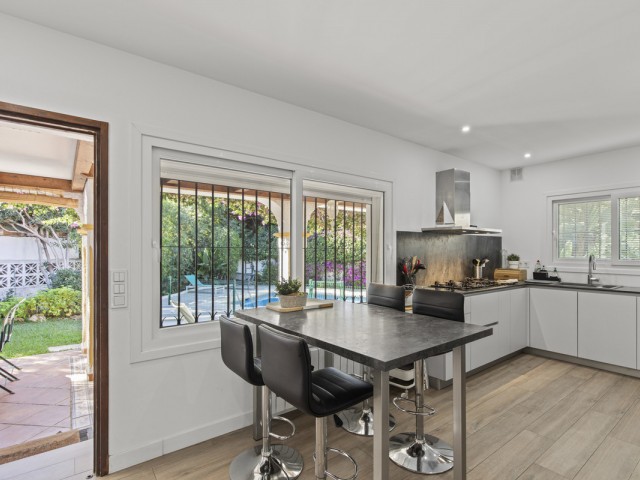 4 Bedrooms Villa in Guadalmina Alta