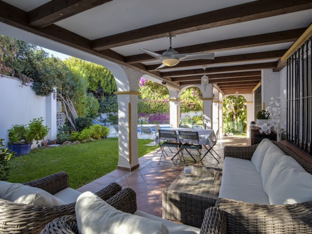4 Bedrooms Villa in Guadalmina Alta