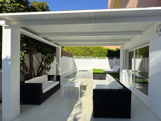 Appartement avec 3 Chambres  à Elviria