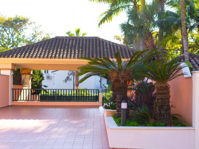 Appartement avec 3 Chambres  à Elviria