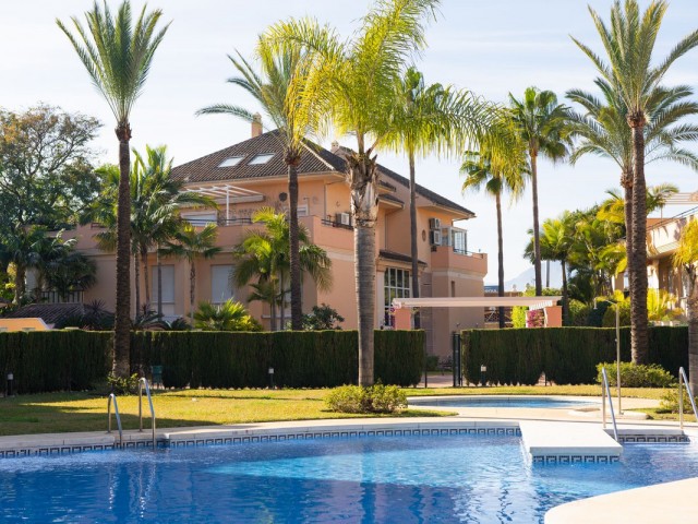 Appartement avec 3 Chambres  à Elviria