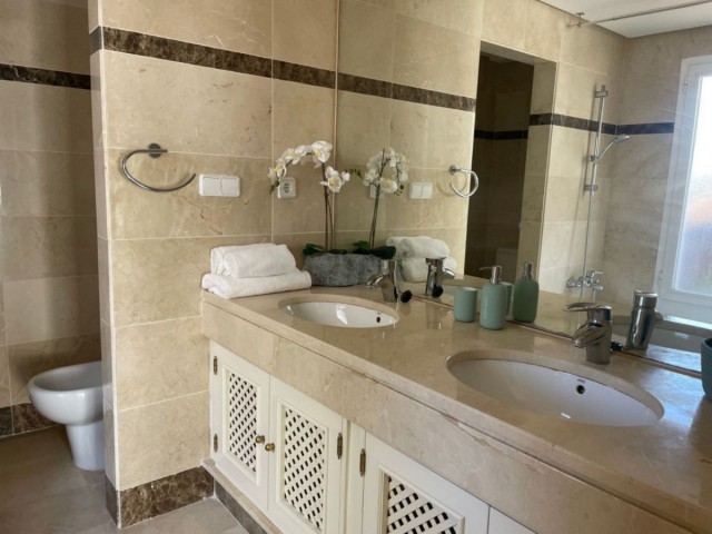 2 Bedrooms Apartment in Nueva Andalucía