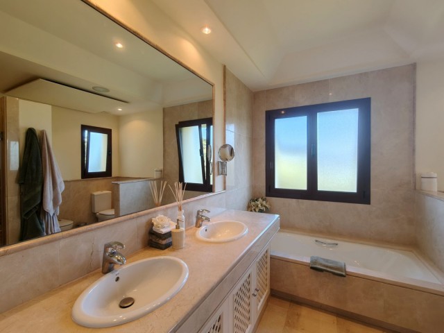 3 Bedrooms Apartment in Sotogrande Alto