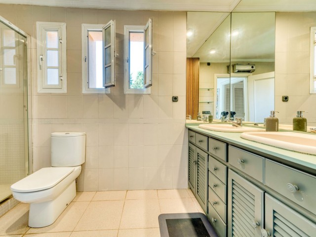 Villa avec 4 Chambres  à El Coto