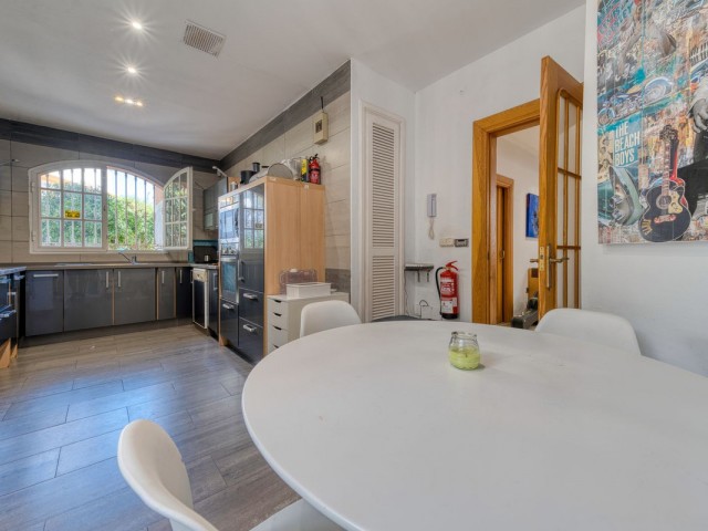 Villa con 4 Dormitorios  en El Coto