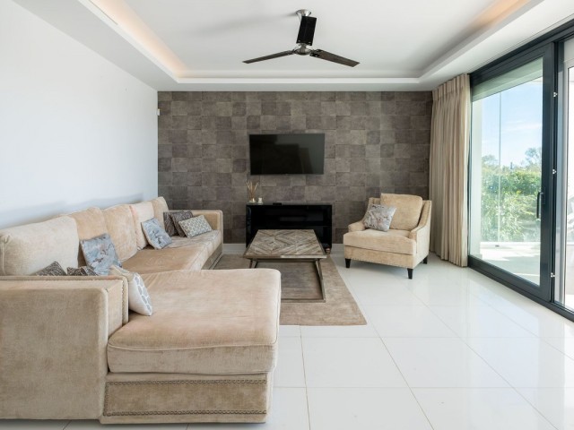 3 Bedrooms Apartment in Benahavís