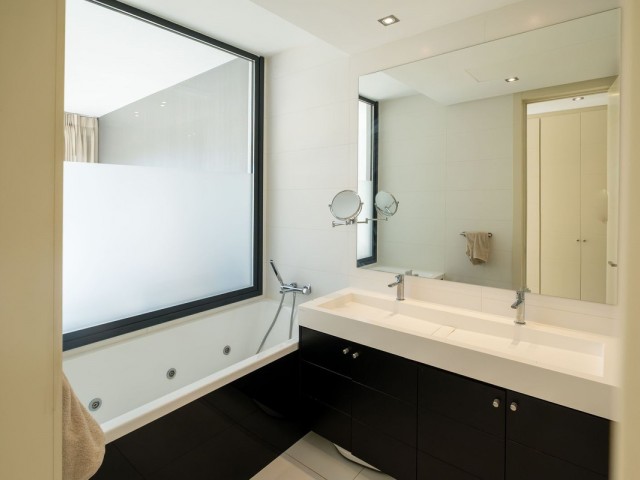 3 Makuuhuoneen Huoneisto Benahavís