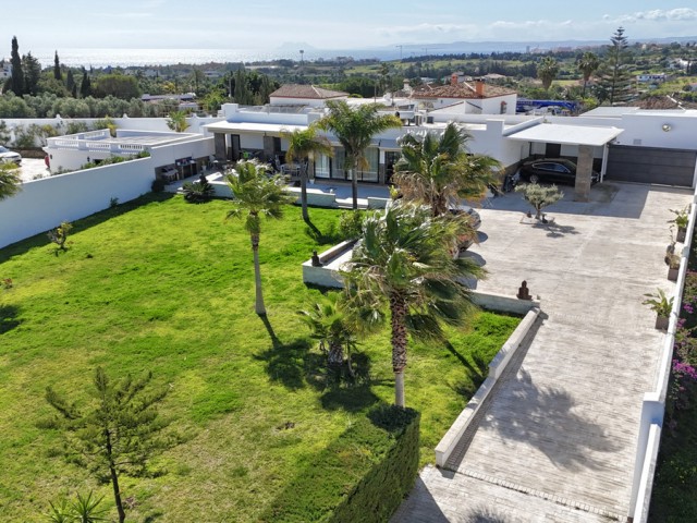 3 Bedrooms Villa in Estepona