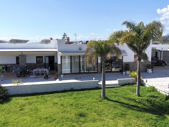 3 Bedrooms Villa in Estepona