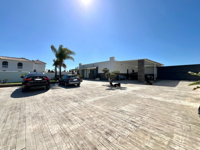 3 Bedrooms Villa in Estepona