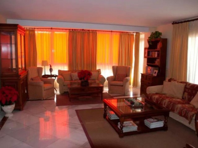 4 Bedrooms Apartment in Marbella