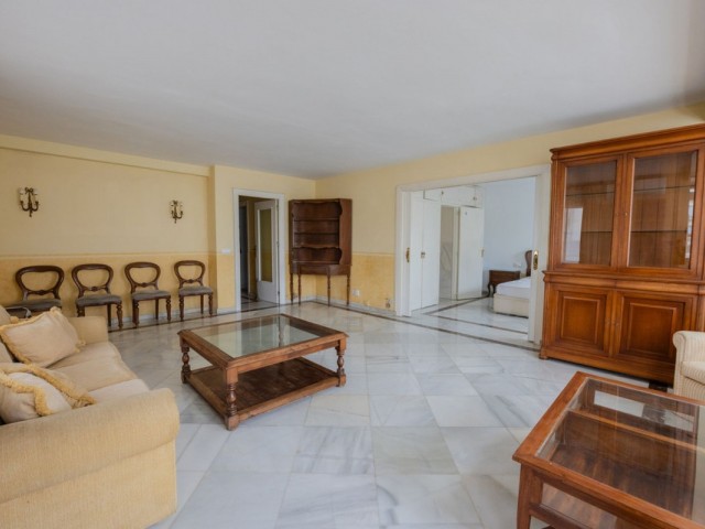 4 Bedrooms Apartment in Marbella