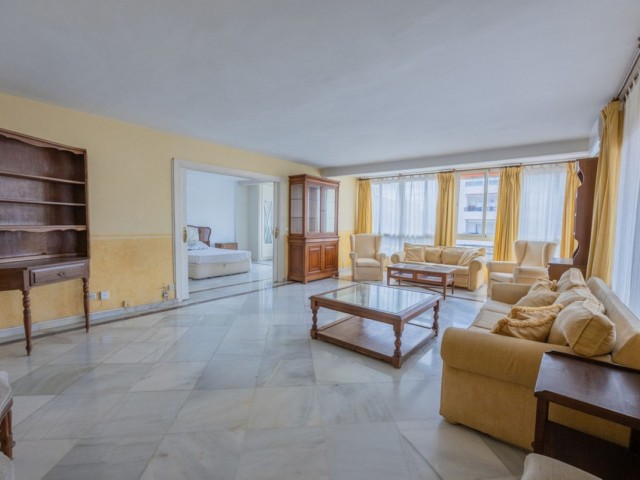 4 Bedrooms Apartment in Marbella