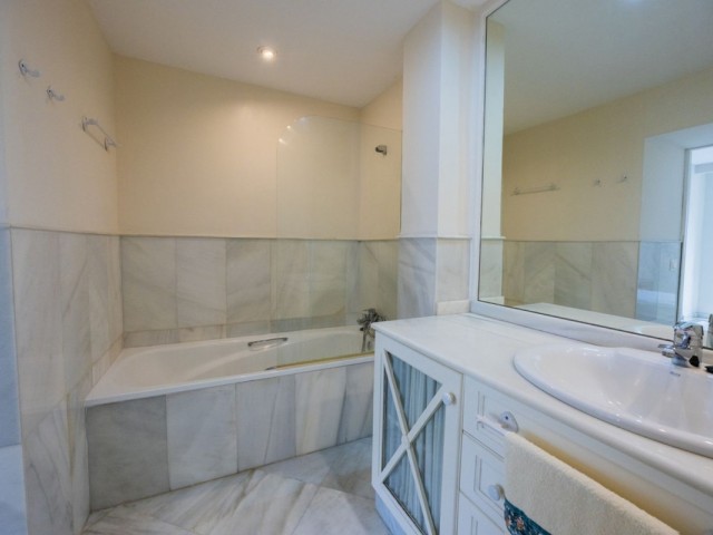 4 Bedrooms Apartment in Marbella